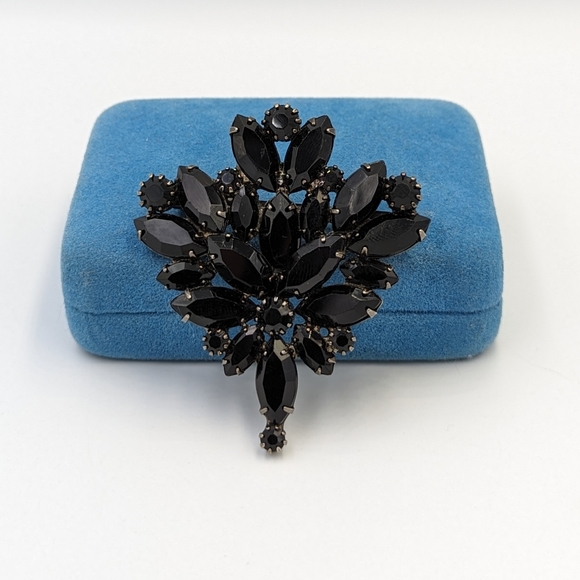 Gorgeous Vintage Statement 1960's Gun Metal Black Faceted Glass Brooch/Pin - Picture 3 of 9